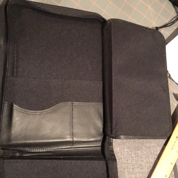 Sun Microsystems genuine leather professional zip portfolio - Picture 12 of 16